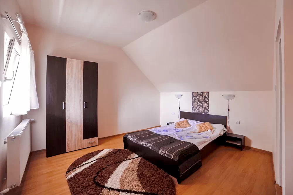 Bisericani Cazare | Motel (K0480-20) Imaginea poate fi supusă drepturilor de autor. Se recomandă contactarea titularului drepturilor.