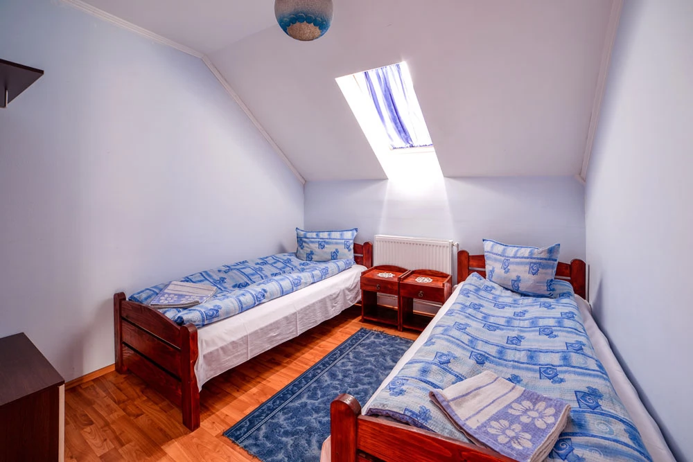 Bisericani Cazare | Motel (K0480-27) Imaginea poate fi supusă drepturilor de autor. Se recomandă contactarea titularului drepturilor.