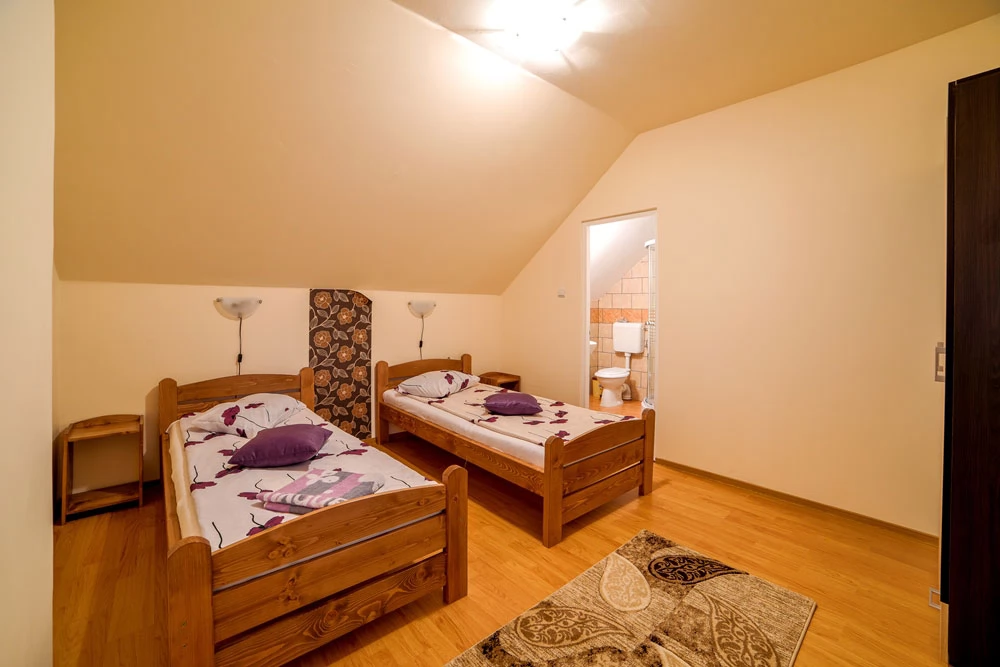 Bisericani Cazare | Motel (K0480-29) Imaginea poate fi supusă drepturilor de autor. Se recomandă contactarea titularului drepturilor.