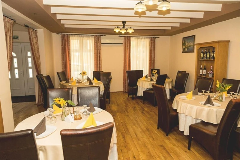 Reghin Cazare | Motel (K1541-7) Imaginea poate fi supusă drepturilor de autor. Se recomandă contactarea titularului drepturilor.