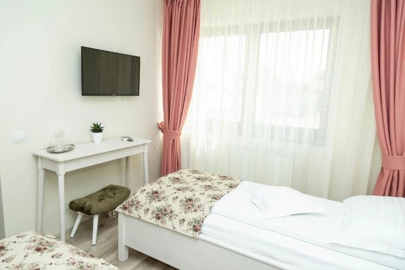 Reghin Cazare | Motel (K1541-22) Imaginea poate fi supusă drepturilor de autor. Se recomandă contactarea titularului drepturilor.