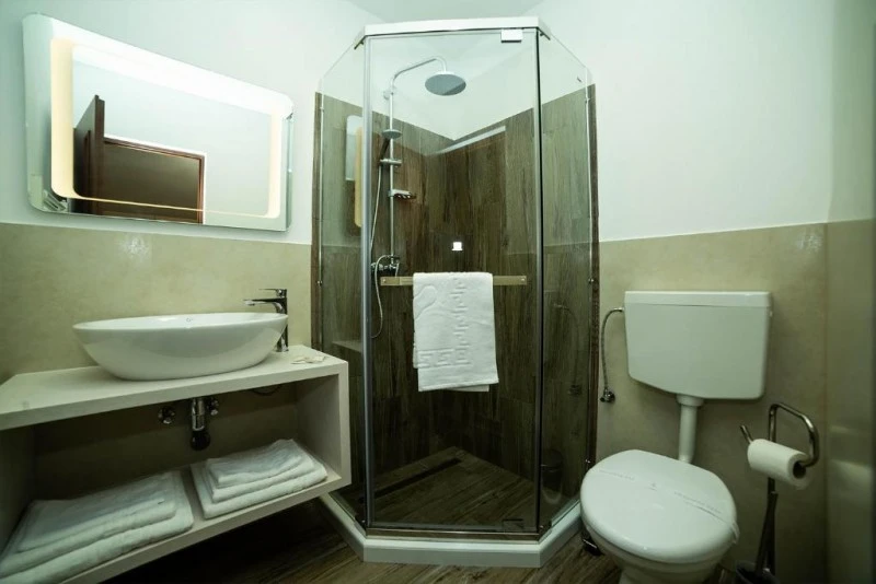 Reghin Cazare | Motel (K1541-29) Imaginea poate fi supusă drepturilor de autor. Se recomandă contactarea titularului drepturilor.