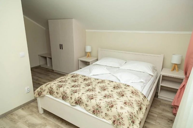 Reghin Cazare | Motel (K1541-36) Imaginea poate fi supusă drepturilor de autor. Se recomandă contactarea titularului drepturilor.