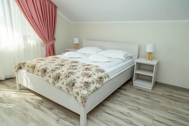 Reghin Cazare | Motel (K1541-37) Imaginea poate fi supusă drepturilor de autor. Se recomandă contactarea titularului drepturilor.