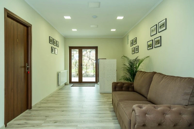 Reghin Cazare | Motel (K1541-53) Imaginea poate fi supusă drepturilor de autor. Se recomandă contactarea titularului drepturilor.