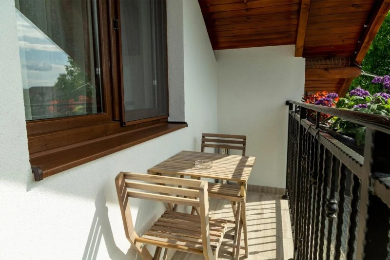 Reghin Cazare | Motel (K1541-56) Imaginea poate fi supusă drepturilor de autor. Se recomandă contactarea titularului drepturilor.