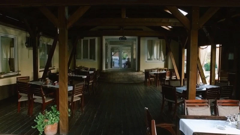 Reghin Cazare | Motel (K1541-60) Imaginea poate fi supusă drepturilor de autor. Se recomandă contactarea titularului drepturilor.