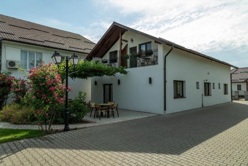 Reghin Cazare | Motel (K1541-63) Imaginea poate fi supusă drepturilor de autor. Se recomandă contactarea titularului drepturilor.