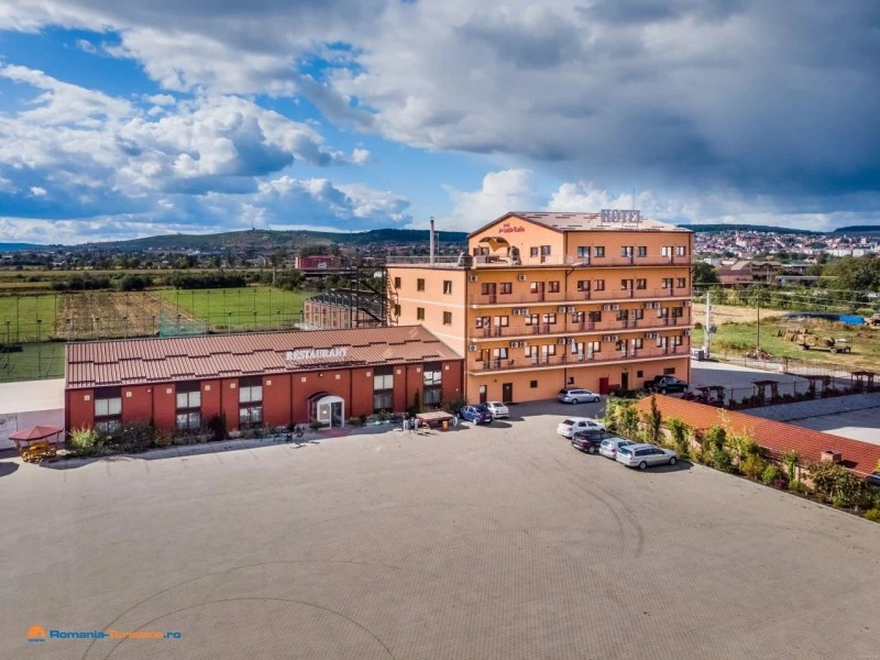 Reghin Cazare | Pensiune turistică (K1542-1) Imaginea poate fi supusă drepturilor de autor. Se recomandă contactarea titularului drepturilor.