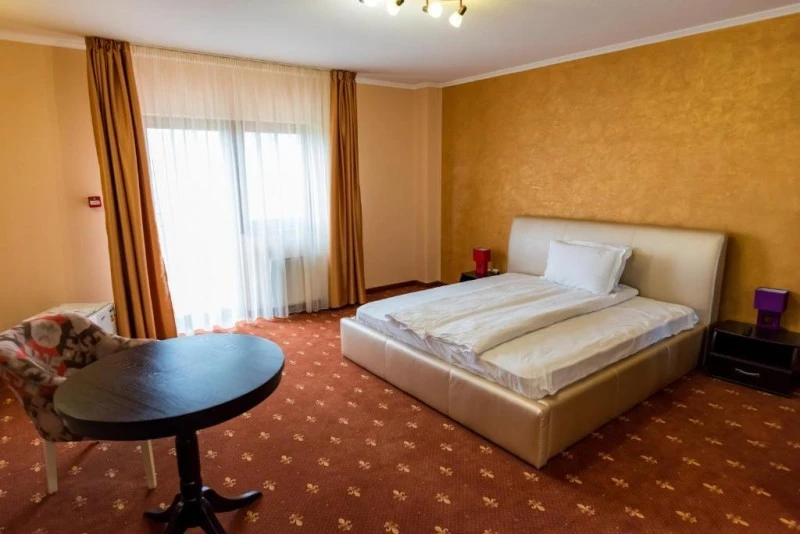 Reghin Cazare | Hotel*** (K1542-13) Imaginea poate fi supusă drepturilor de autor. Se recomandă contactarea titularului drepturilor.