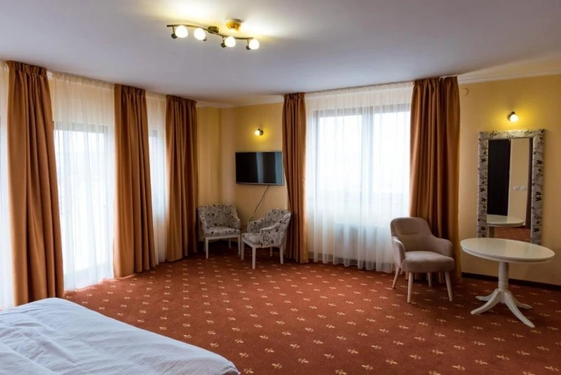 Reghin Cazare | Hotel*** (K1542-19) Imaginea poate fi supusă drepturilor de autor. Se recomandă contactarea titularului drepturilor.