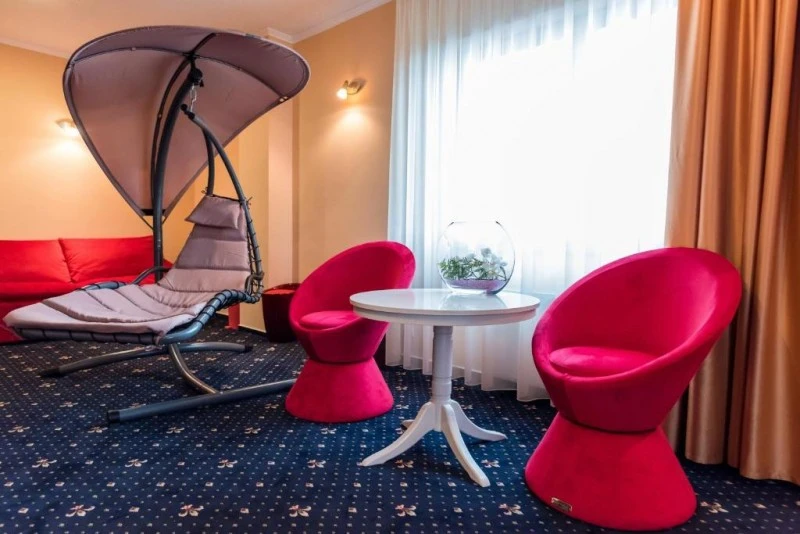 Reghin Cazare | Hotel*** (K1542-22) Imaginea poate fi supusă drepturilor de autor. Se recomandă contactarea titularului drepturilor.