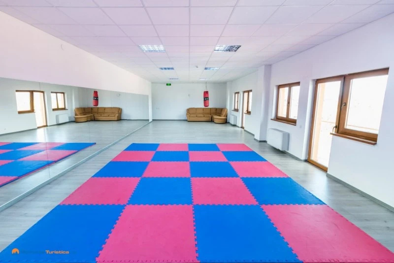 Szászrégen Szállás | Turisztikai panzió (K1542-33) A kép szerzői jogvédelem alatt állhat. Javasolt a kapcsolatfelvétel a jog tulajdonossal.