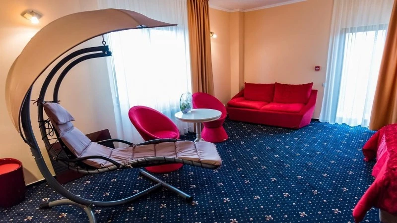 Reghin Cazare | Hotel*** (K1542-41) Imaginea poate fi supusă drepturilor de autor. Se recomandă contactarea titularului drepturilor.