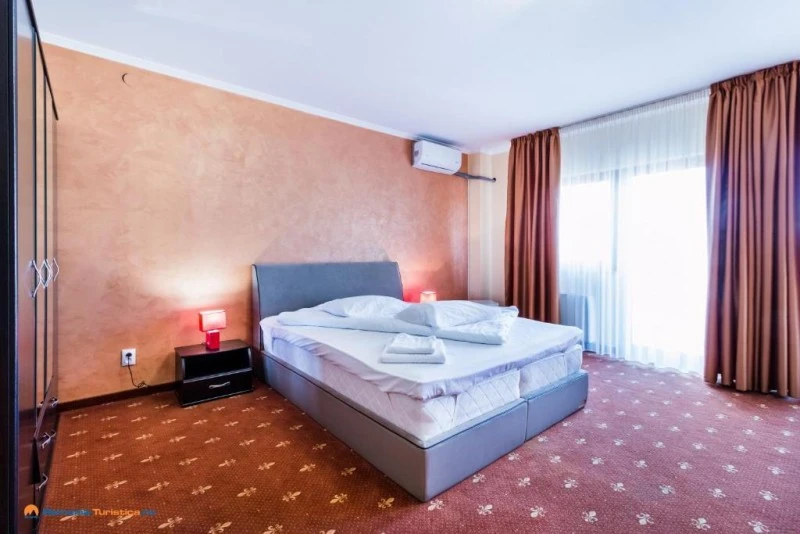 Reghin Cazare | Hotel*** (K1542-55) Imaginea poate fi supusă drepturilor de autor. Se recomandă contactarea titularului drepturilor.