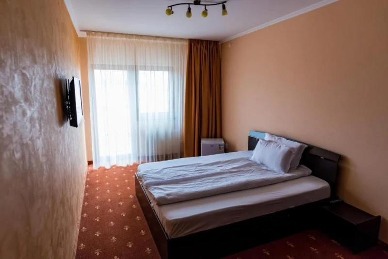 Reghin Cazare | Hotel*** (K1542-64) Imaginea poate fi supusă drepturilor de autor. Se recomandă contactarea titularului drepturilor.