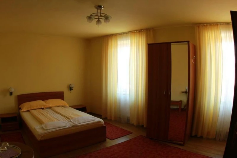 Reghin Cazare | Motel (K1543-7) Imaginea poate fi supusă drepturilor de autor. Se recomandă contactarea titularului drepturilor.