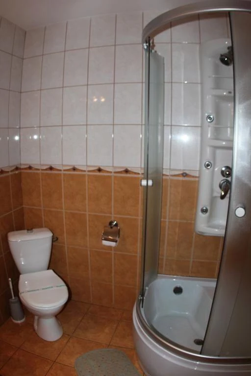 Reghin Cazare | Motel (K1543-11) Imaginea poate fi supusă drepturilor de autor. Se recomandă contactarea titularului drepturilor.