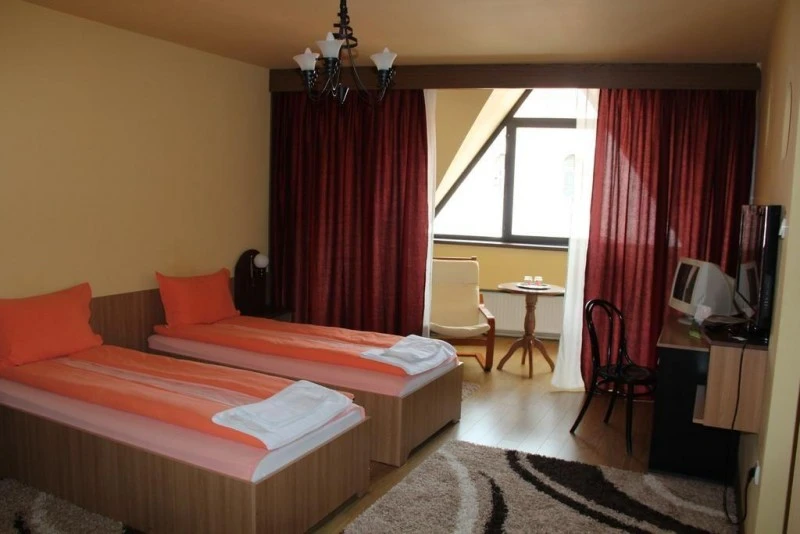 Reghin Cazare | Motel (K1543-16) Imaginea poate fi supusă drepturilor de autor. Se recomandă contactarea titularului drepturilor.