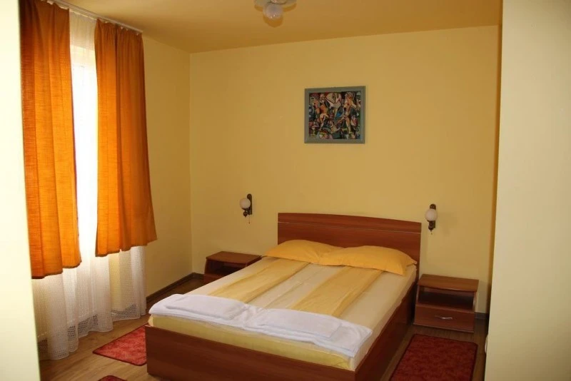 Reghin Cazare | Motel (K1543-18) Imaginea poate fi supusă drepturilor de autor. Se recomandă contactarea titularului drepturilor.