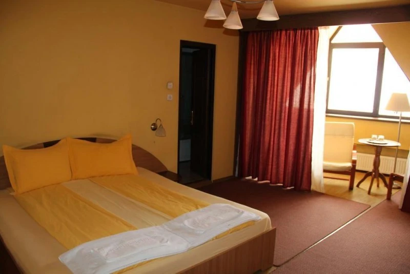 Reghin Cazare | Motel (K1543-22) Imaginea poate fi supusă drepturilor de autor. Se recomandă contactarea titularului drepturilor.