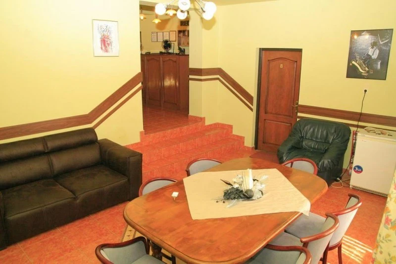 Szászrégen Szállás | Motel (K1543-28) A kép szerzői jogvédelem alatt állhat. Javasolt a kapcsolatfelvétel a jog tulajdonossal.