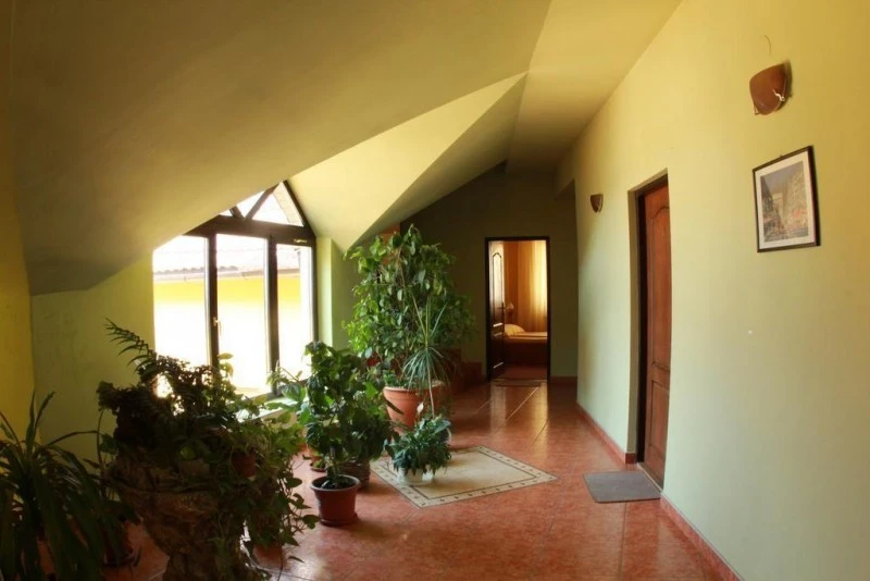 Reghin Cazare | Motel (K1543-31) Imaginea poate fi supusă drepturilor de autor. Se recomandă contactarea titularului drepturilor.