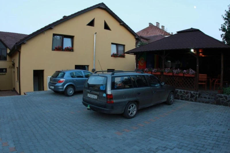 Reghin Cazare | Motel (K1543-40) Imaginea poate fi supusă drepturilor de autor. Se recomandă contactarea titularului drepturilor.