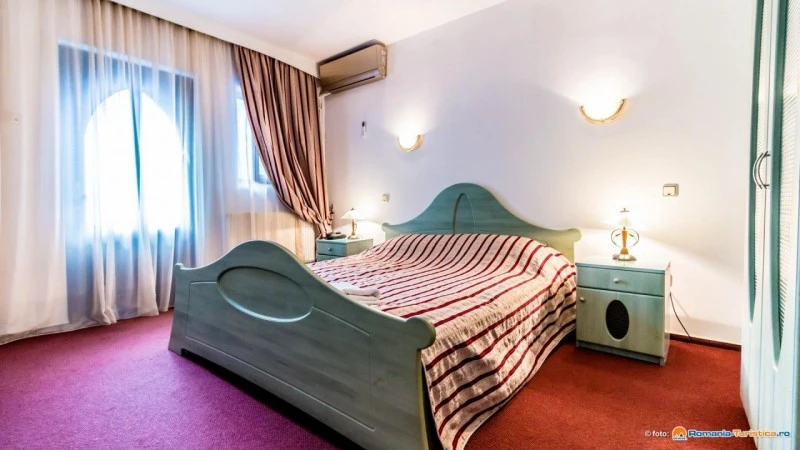 Reghin Cazare | Hotel*** (K0032-12) Imaginea poate fi supusă drepturilor de autor. Se recomandă contactarea titularului drepturilor.