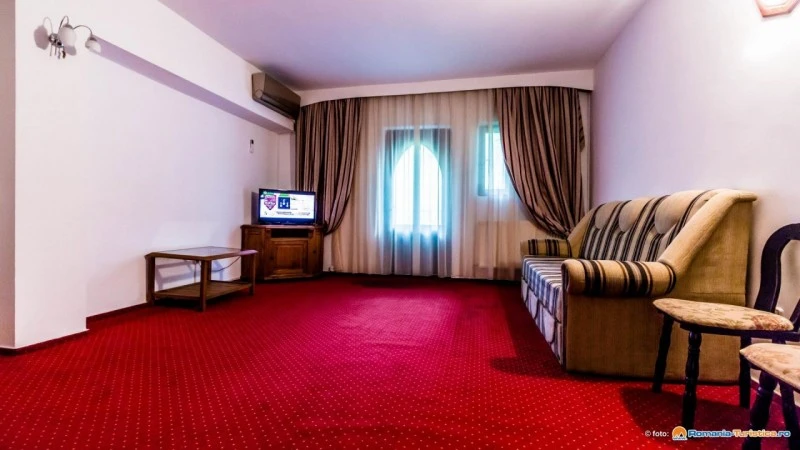 Reghin Cazare | Hotel*** (K0032-13) Imaginea poate fi supusă drepturilor de autor. Se recomandă contactarea titularului drepturilor.