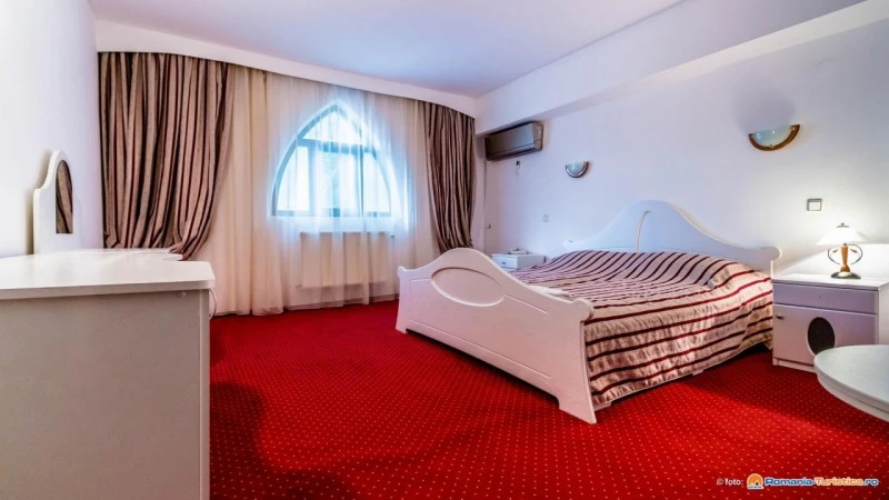 Reghin Cazare | Hotel*** (K0032-17) Imaginea poate fi supusă drepturilor de autor. Se recomandă contactarea titularului drepturilor.