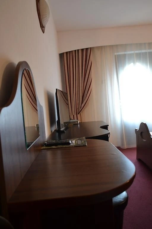 Reghin Cazare | Hotel*** (K0032-21) Imaginea poate fi supusă drepturilor de autor. Se recomandă contactarea titularului drepturilor.