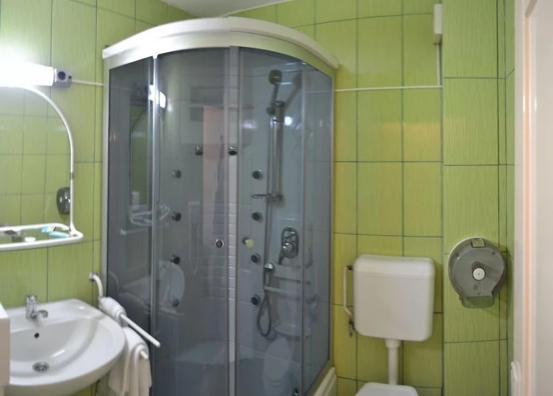 Reghin Cazare | Pensiune turistică (K0032-24) Imaginea poate fi supusă drepturilor de autor. Se recomandă contactarea titularului drepturilor.