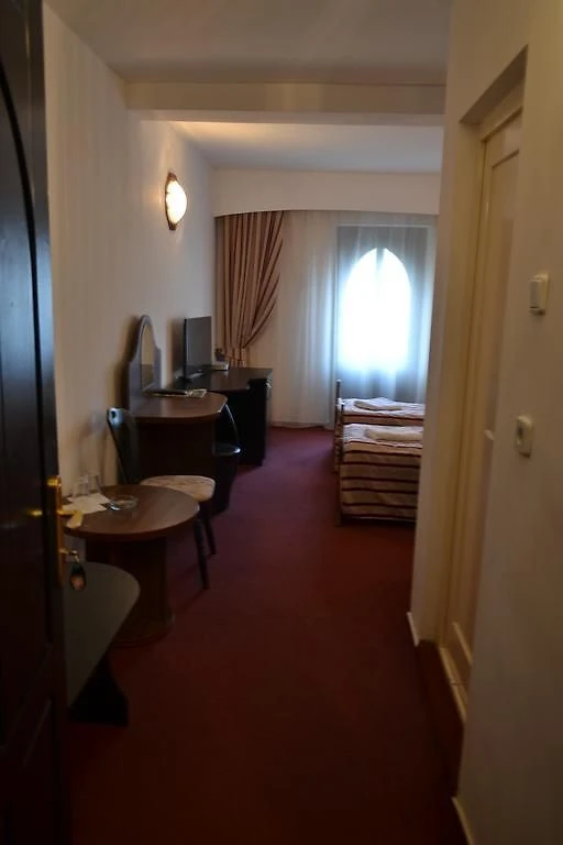 Reghin Cazare | Hotel*** (K0032-25) Imaginea poate fi supusă drepturilor de autor. Se recomandă contactarea titularului drepturilor.