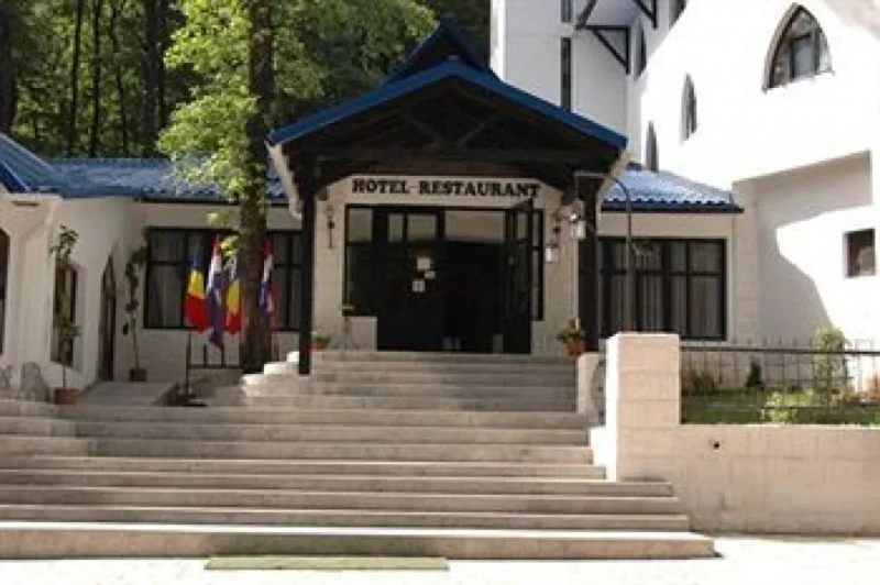 Reghin Cazare | Hotel*** (K0032-52) Imaginea poate fi supusă drepturilor de autor. Se recomandă contactarea titularului drepturilor.