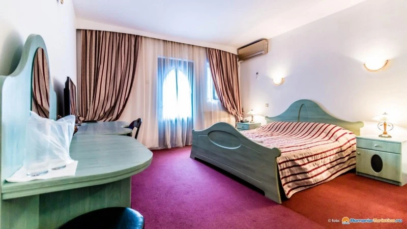 Reghin Cazare | Hotel*** (K0032-65) Imaginea poate fi supusă drepturilor de autor. Se recomandă contactarea titularului drepturilor.