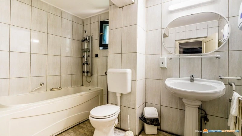 Reghin Cazare | Pensiune turistică (K0032-67) Imaginea poate fi supusă drepturilor de autor. Se recomandă contactarea titularului drepturilor.