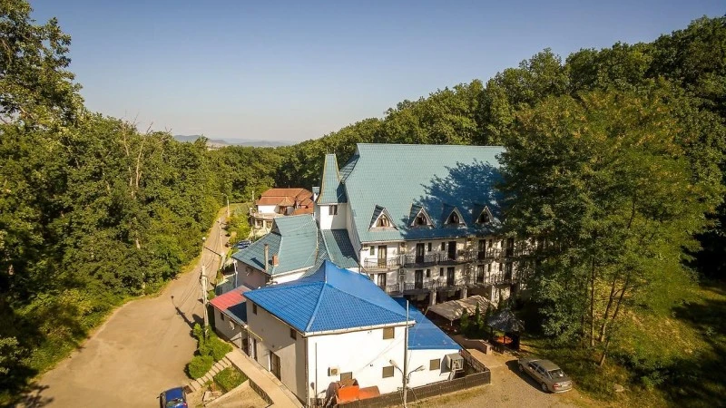 Reghin Cazare | Hotel*** (K0032-71) Imaginea poate fi supusă drepturilor de autor. Se recomandă contactarea titularului drepturilor.