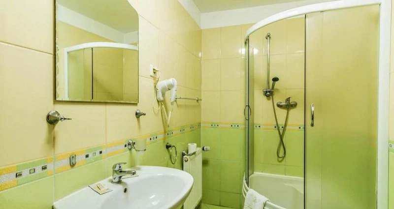 Reghin Cazare | Motel (K0103-23) Imaginea poate fi supusă drepturilor de autor. Se recomandă contactarea titularului drepturilor.