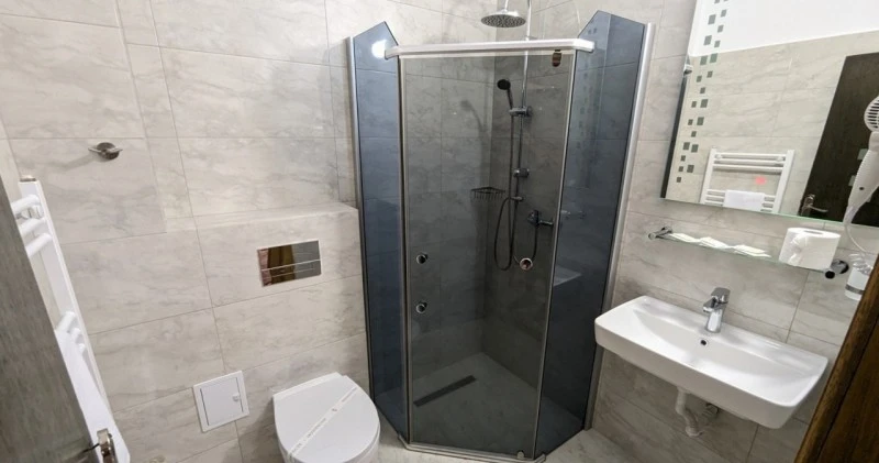 Reghin Cazare | Motel (K0103-28) Imaginea poate fi supusă drepturilor de autor. Se recomandă contactarea titularului drepturilor.