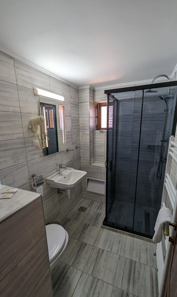 Szászrégen Szállás | Motel (K0103-34) A kép szerzői jogvédelem alatt állhat. Javasolt a kapcsolatfelvétel a jog tulajdonossal.