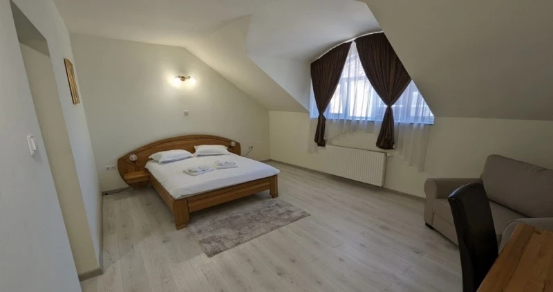 Reghin Cazare | Motel (K0103-36) Imaginea poate fi supusă drepturilor de autor. Se recomandă contactarea titularului drepturilor.