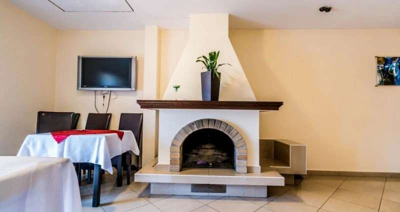 Reghin Cazare | Motel (K0103-37) Imaginea poate fi supusă drepturilor de autor. Se recomandă contactarea titularului drepturilor.