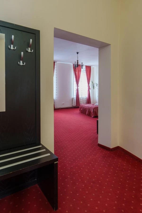 Gheorgheni Cazare | Hotel*** (K1533-34) Imaginea poate fi supusă drepturilor de autor. Se recomandă contactarea titularului drepturilor.