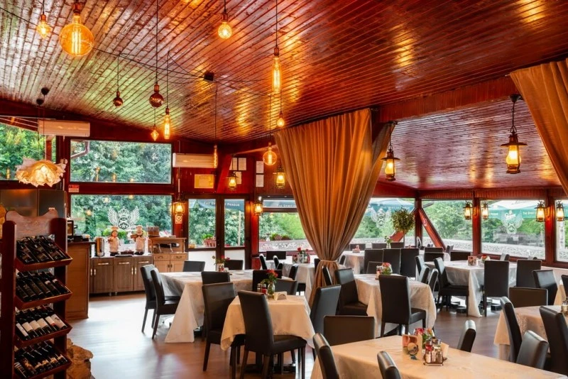 Reghin Cazare | Motel (K1544-72) Imaginea poate fi supusă drepturilor de autor. Se recomandă contactarea titularului drepturilor.