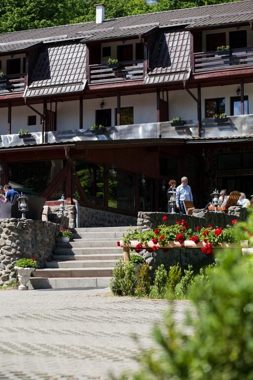 Reghin Cazare | Motel (K1544-88) Imaginea poate fi supusă drepturilor de autor. Se recomandă contactarea titularului drepturilor.