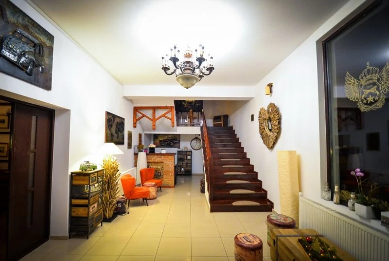 Reghin Cazare | Motel (K1544-89) Imaginea poate fi supusă drepturilor de autor. Se recomandă contactarea titularului drepturilor.