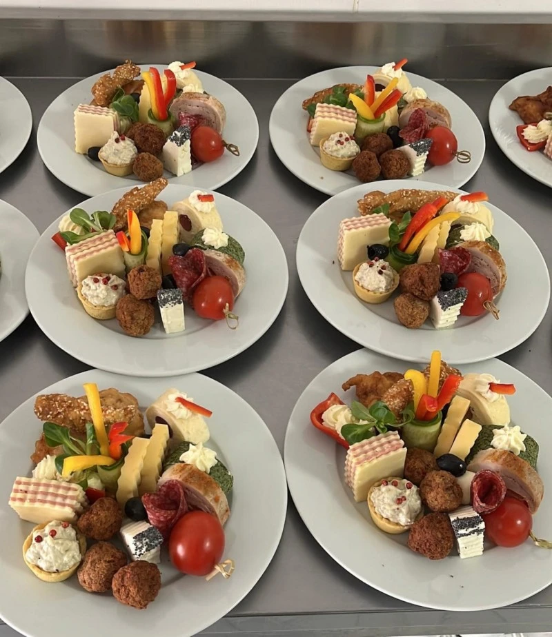 Reghin Cazare | Motel (K1545-39) Imaginea poate fi supusă drepturilor de autor. Se recomandă contactarea titularului drepturilor.