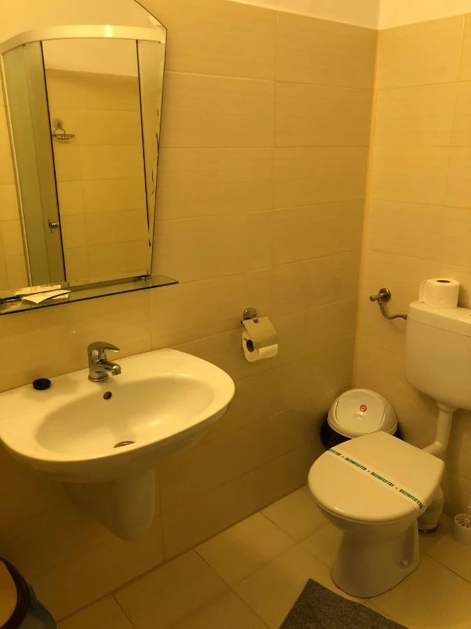 Reghin Cazare | Motel (K1545-50) Imaginea poate fi supusă drepturilor de autor. Se recomandă contactarea titularului drepturilor.