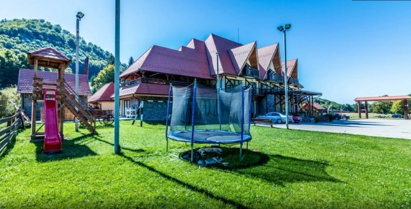 Reghin Cazare | Motel (K1545-71) Imaginea poate fi supusă drepturilor de autor. Se recomandă contactarea titularului drepturilor.